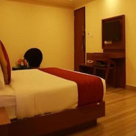 Fabhotel Prime D Chandlier Kochi 외부 사진