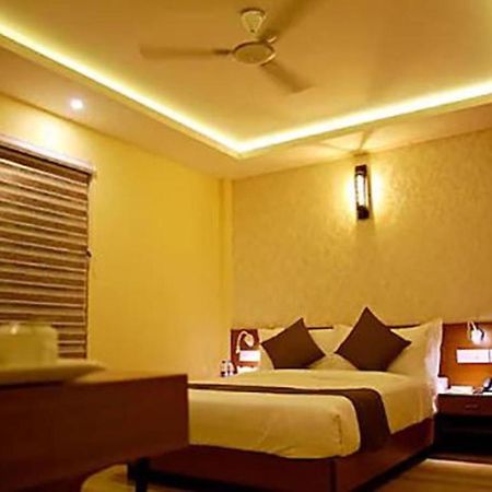 Fabhotel Prime D Chandlier Kochi 외부 사진