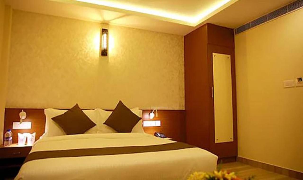 Fabhotel Prime D Chandlier Kochi 외부 사진